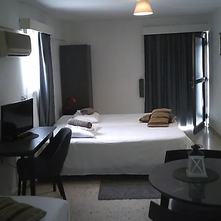 מלון דירות Panklitos Tourist 3*