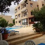 Panklitos Tourist 아파트호텔 파포스