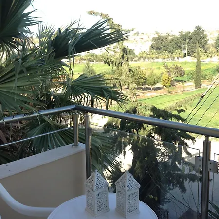 潘克利托斯旅游公寓酒店